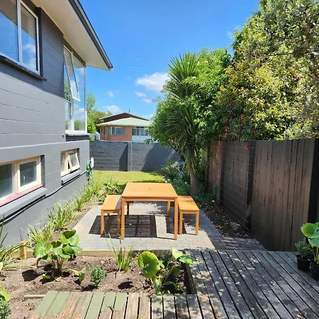 Beautifully Renovated Townhouse, Easy Walk To Cbd Villa Blenheim Exterior photo