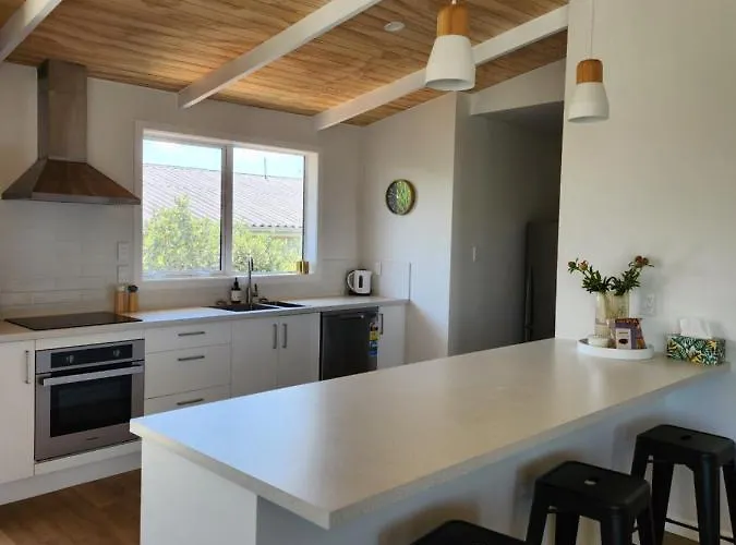 Beautifully Renovated Townhouse, Easy Walk To Cbd